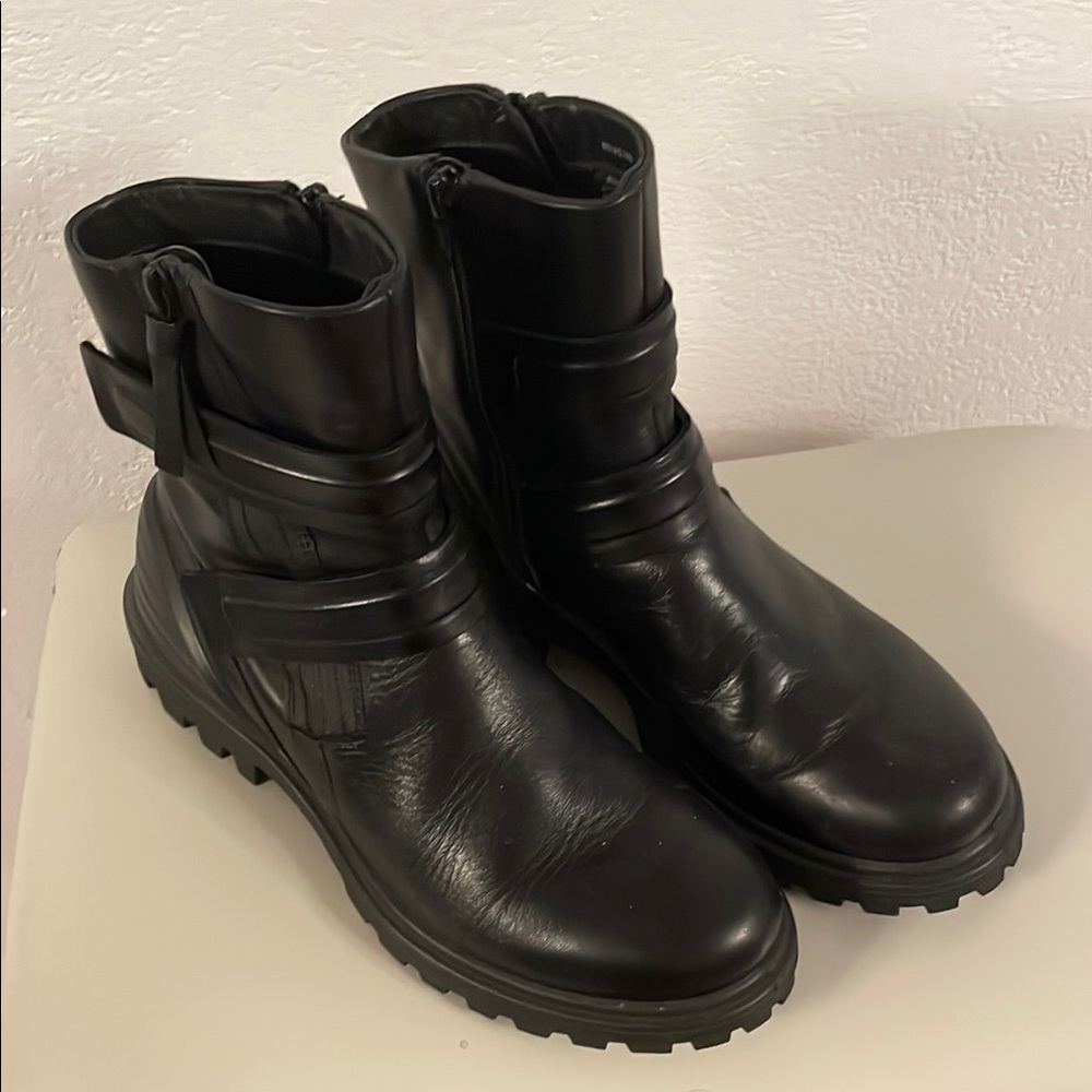 Ecco Black Leather Ankle Boots